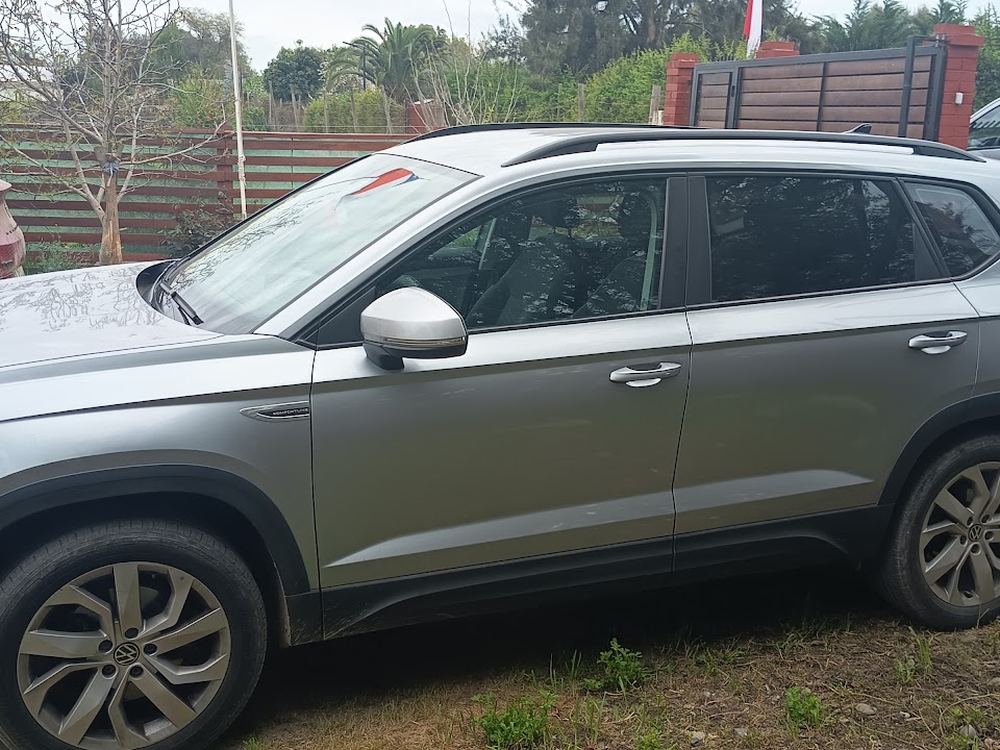 SUV usado estacionado antes de su inspección precompra